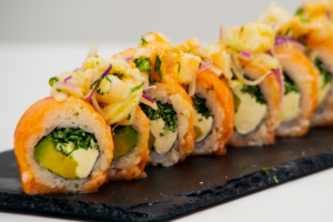 Descubre nuestra exquisita selección de Rolls Acevichados en Ibiza Sushi. Sumérgete en una explosión de sabores y texturas que combina la frescura del sushi con la intensidad del acevichado.